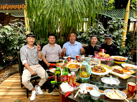 新疆德泉礦山機(jī)械制造有限公司舉辦古爾邦節(jié)聚餐活動(dòng) 共慶佳節(jié)促團(tuán)結(jié)